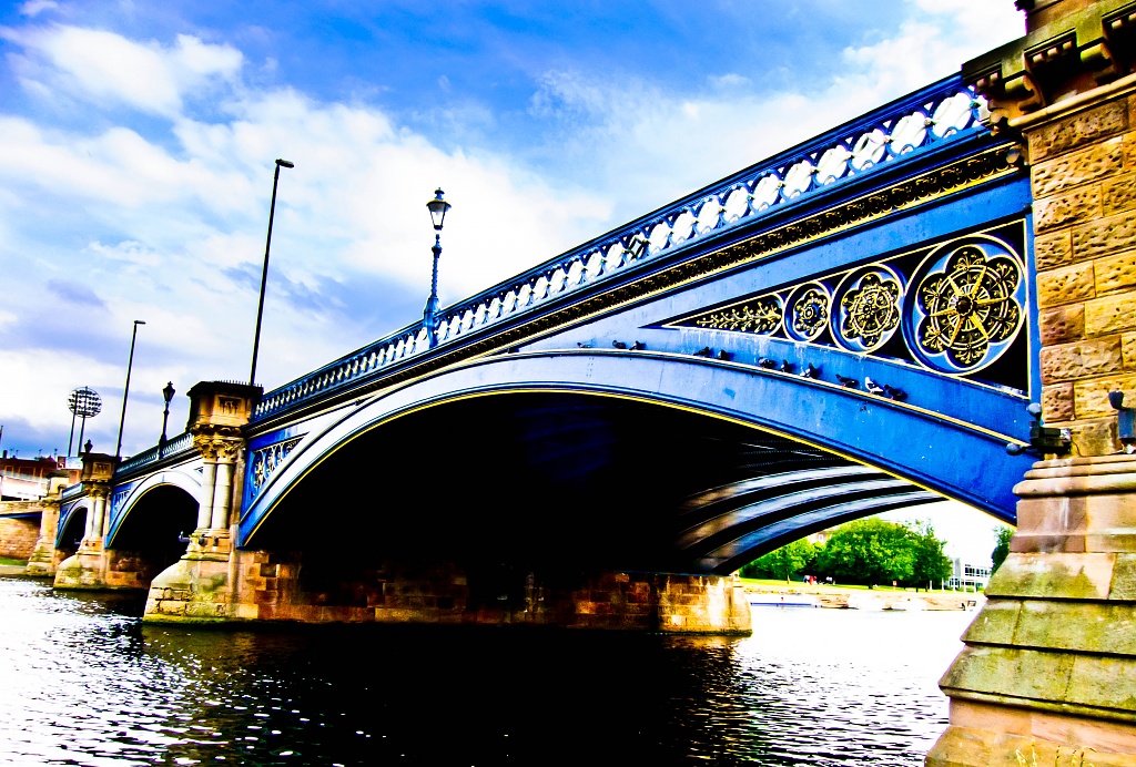 The bridge on the River Trent by vikdaddy