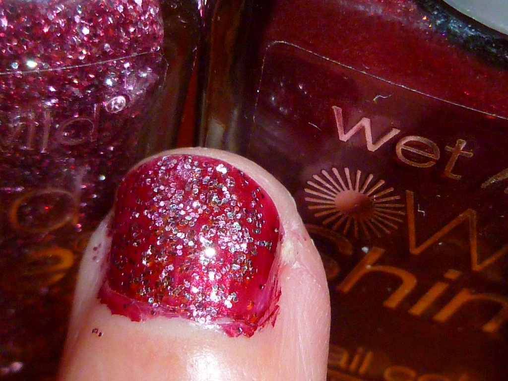 Red and Glitter by tatra