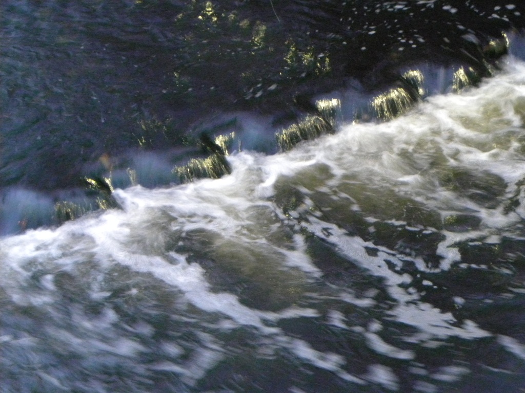Wandle Water Weir by oldjosh