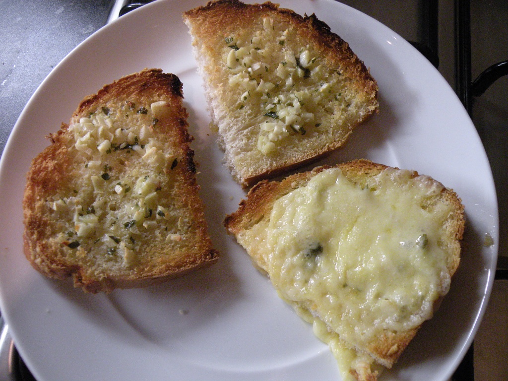 Garlic bread by manek43509