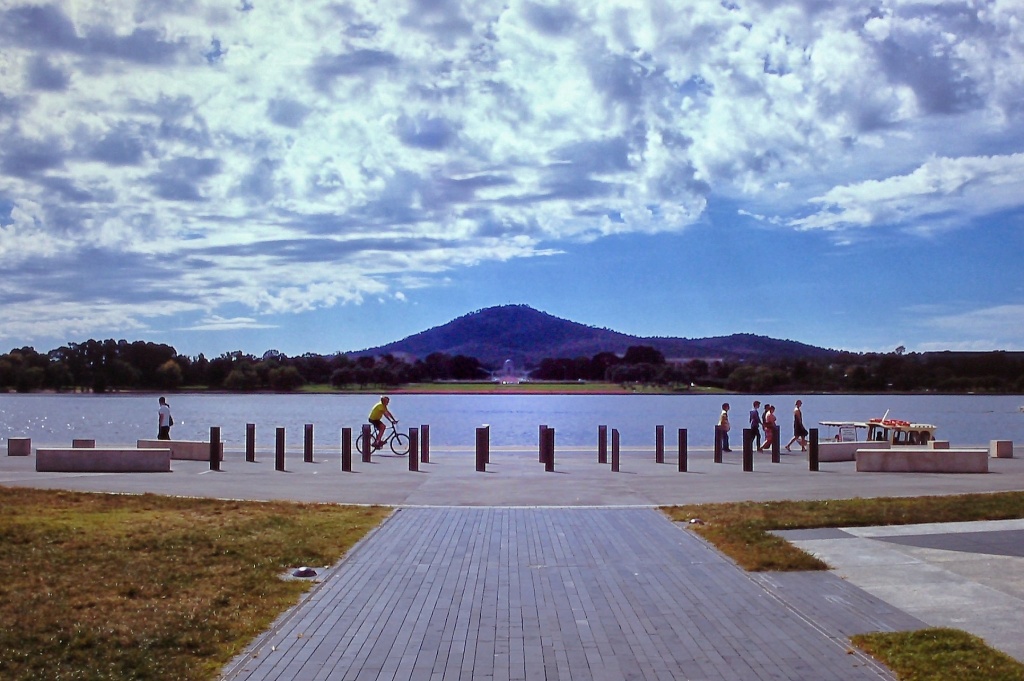 Distant War Memorial by peterdegraaff