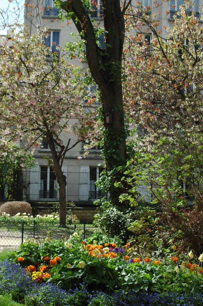 April in the little park by parisouailleurs