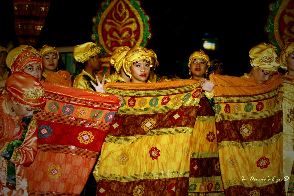 T'nalak Festival by iamdencio