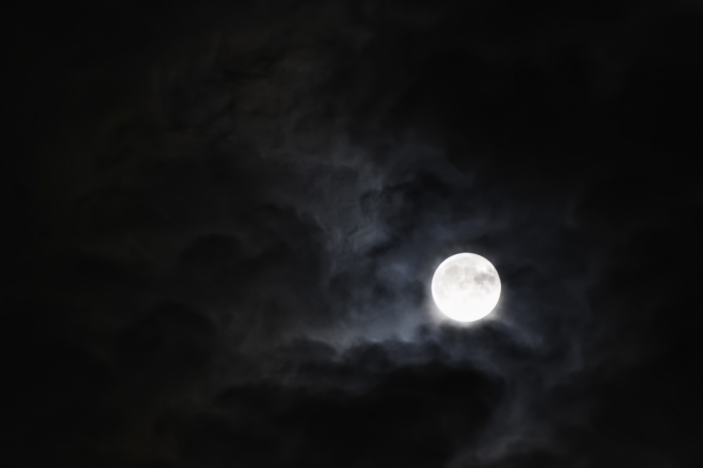 Cloudy Moon by lstasel