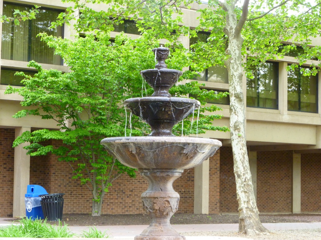 Fountain by tatra