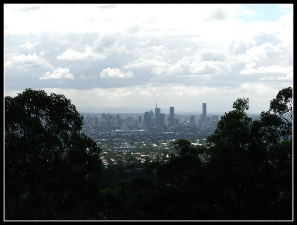 Brisbane from Mt Gravatt Lookout by loey5150