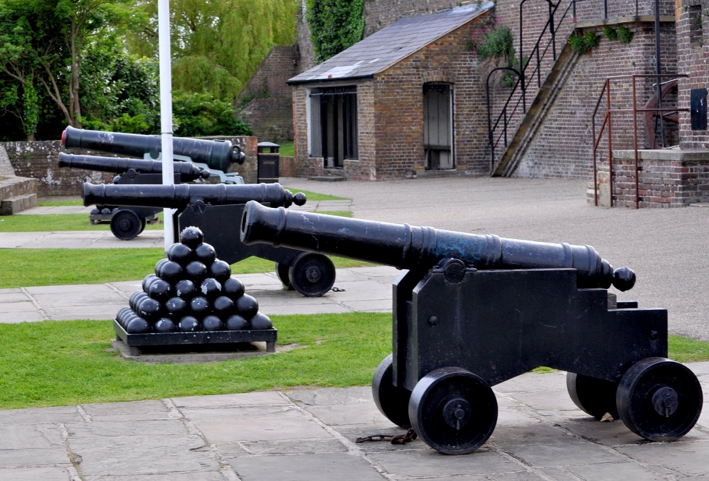 Cannon battery  by philbacon