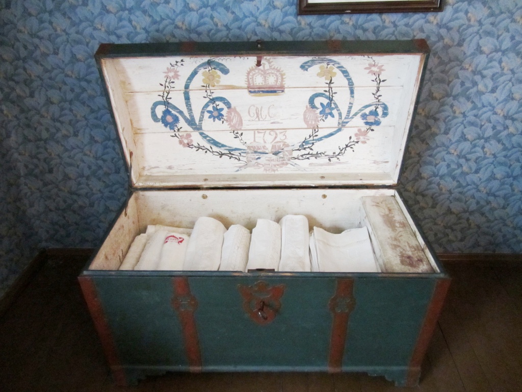 Bridal box or Hope chest IMG_6988 Kapioarkku by annelis