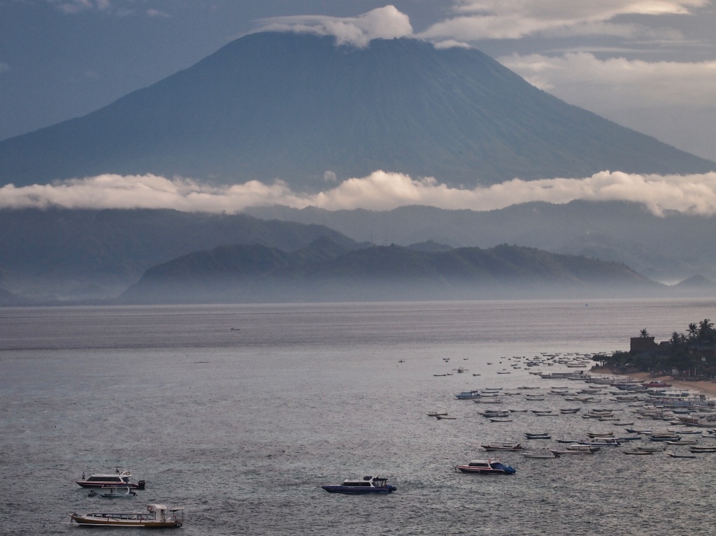 Mt Agung by peterdegraaff