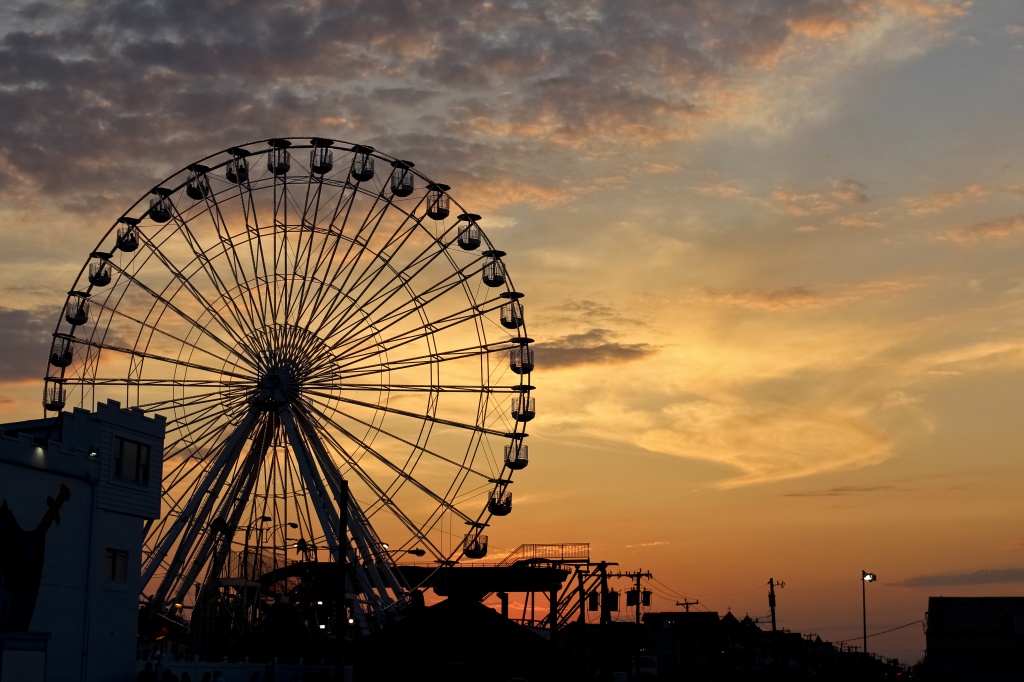 Sunset Ferris.  by sulollibow