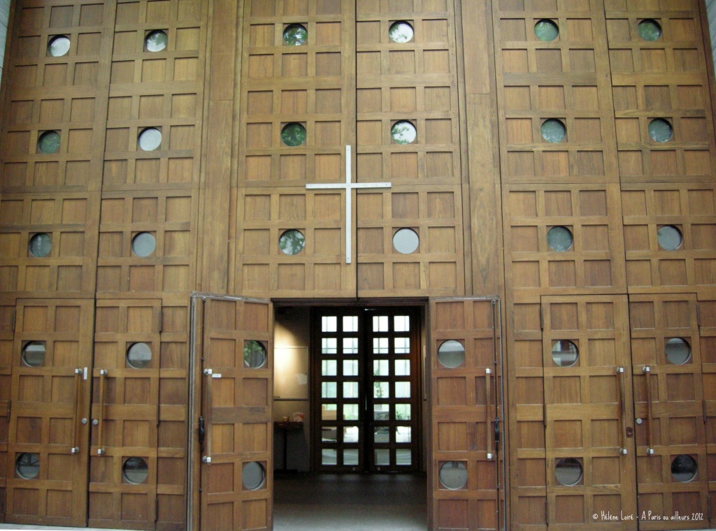 Saint François de Molitor (Church entrance) by parisouailleurs