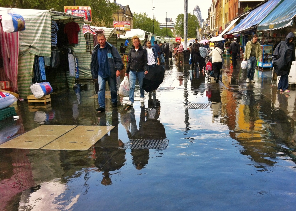 Wet Whitechapel by andycoleborn
