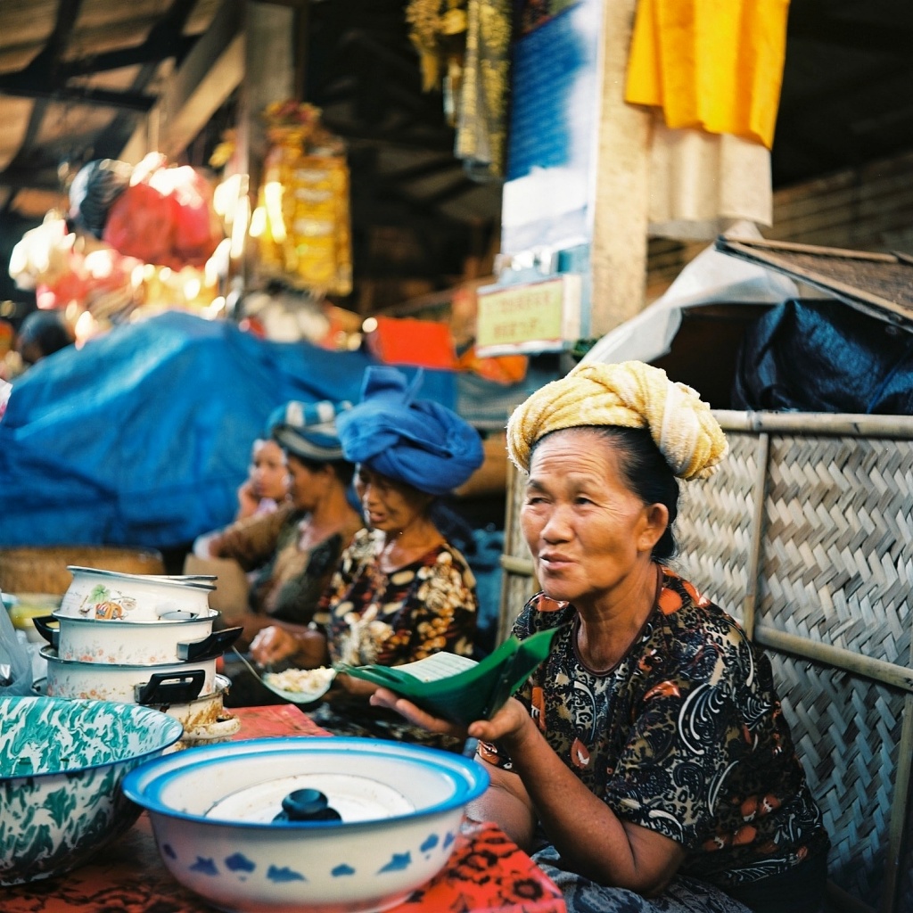 Breakfast sellers by peterdegraaff