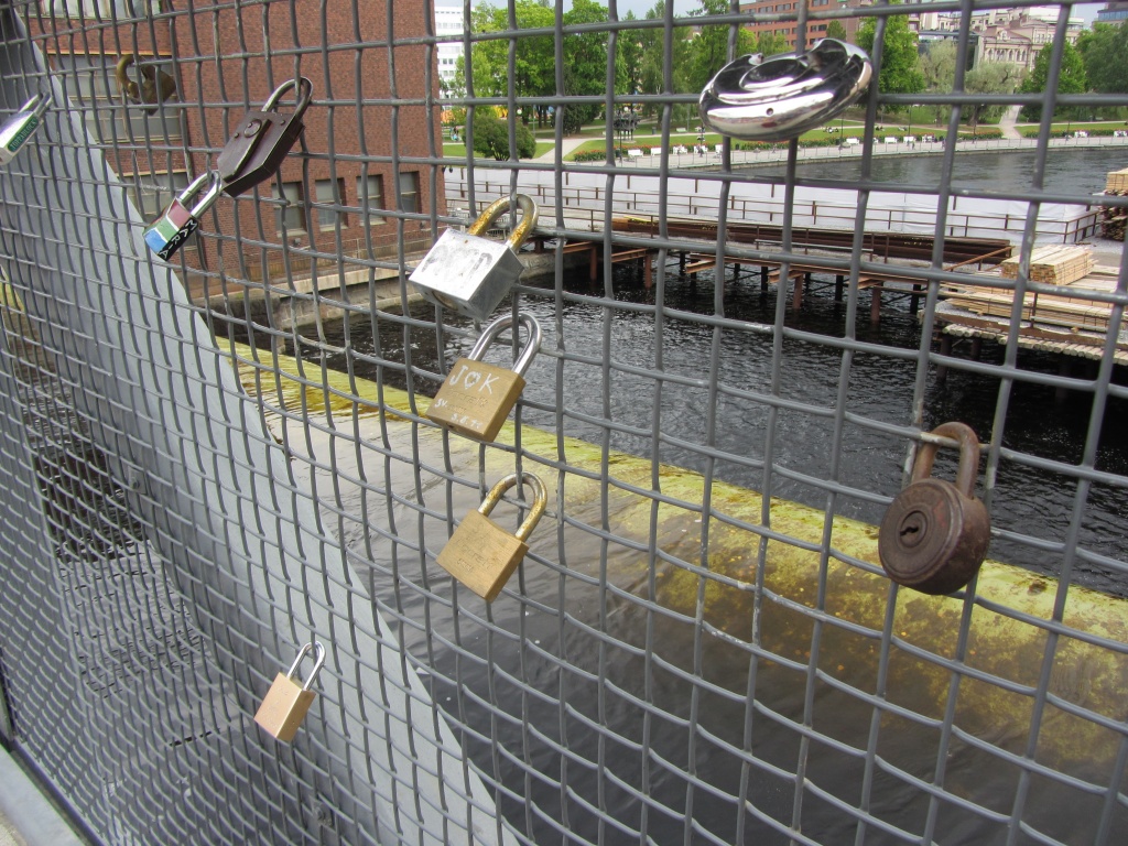 Love Locks in Tampere - Lemmenlukkoja  by annelis