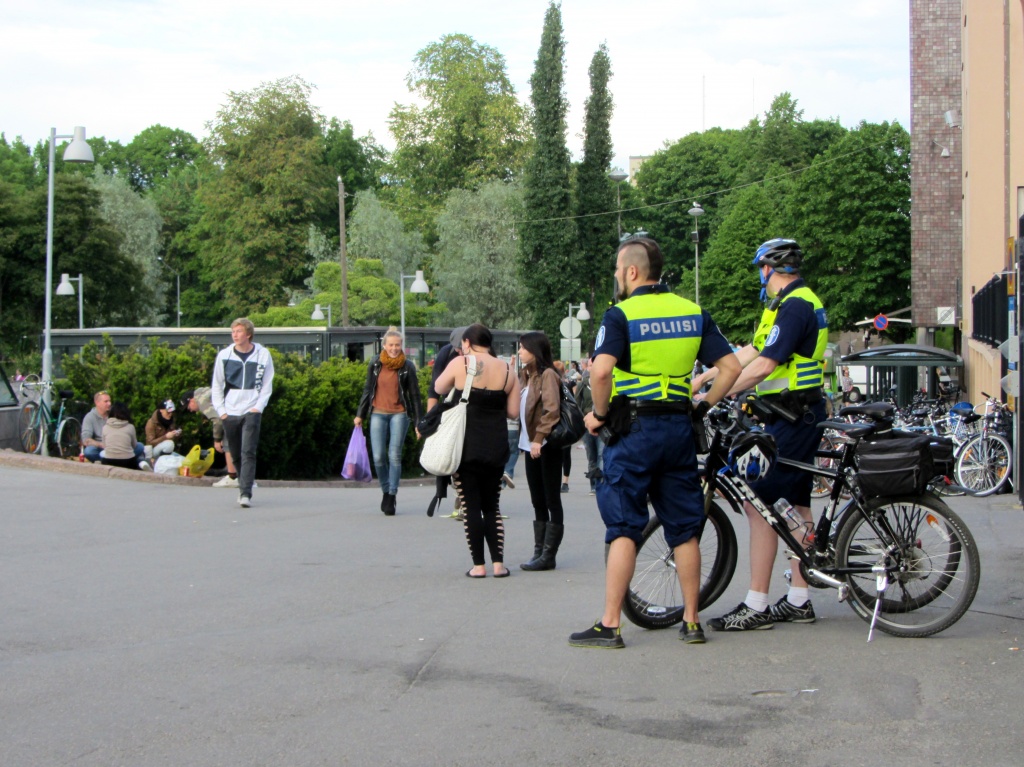 Policemen with bicycles - Polkupyöräpoliisit by annelis