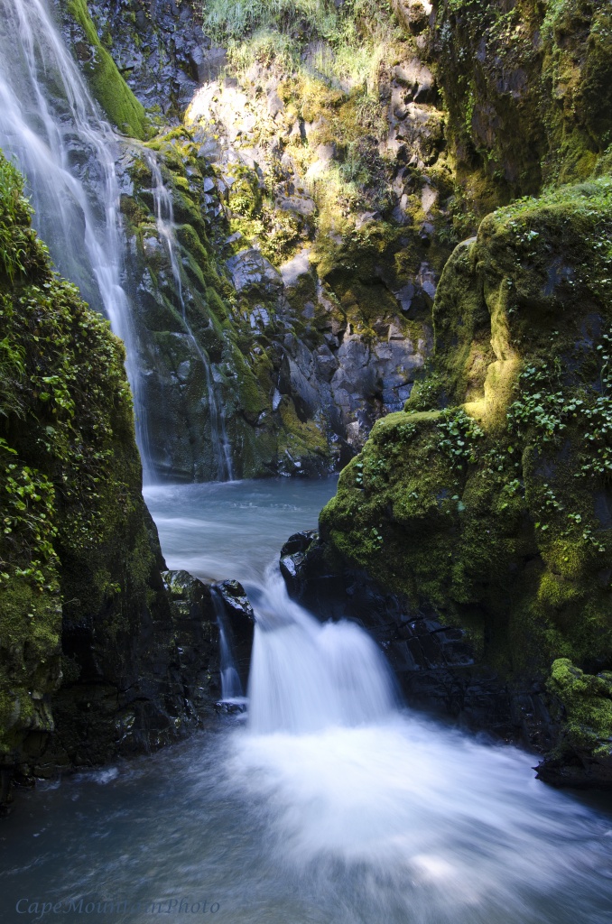 Susan Creek Falls by jgpittenger