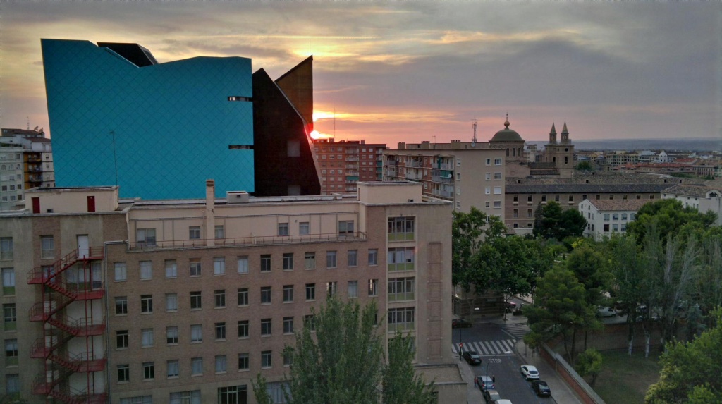 Zaragoza turning off the sun by petaqui