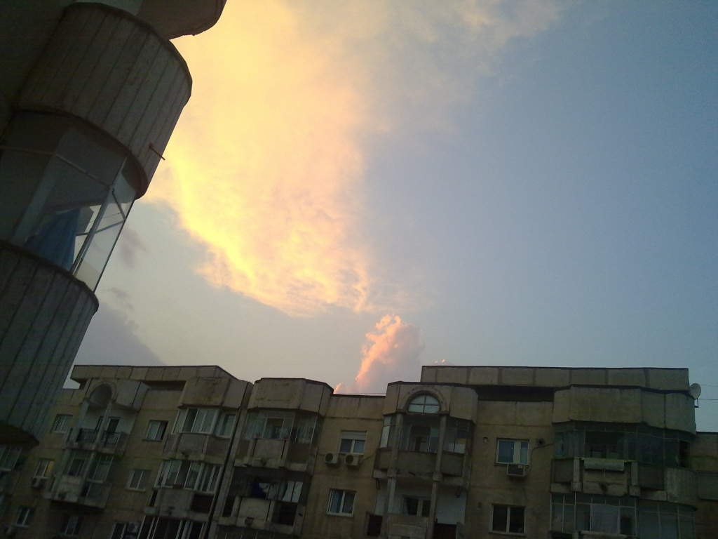 Sky of Bucharest by tiss