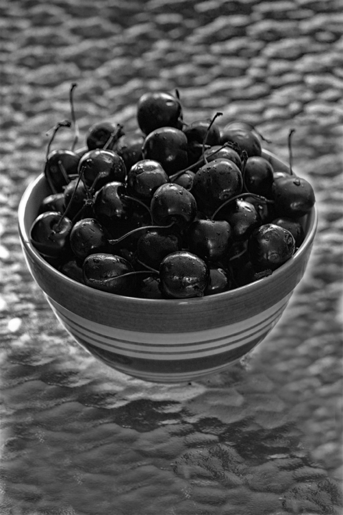 Tag-Challenge 45- Black and White Fruit by skipt07