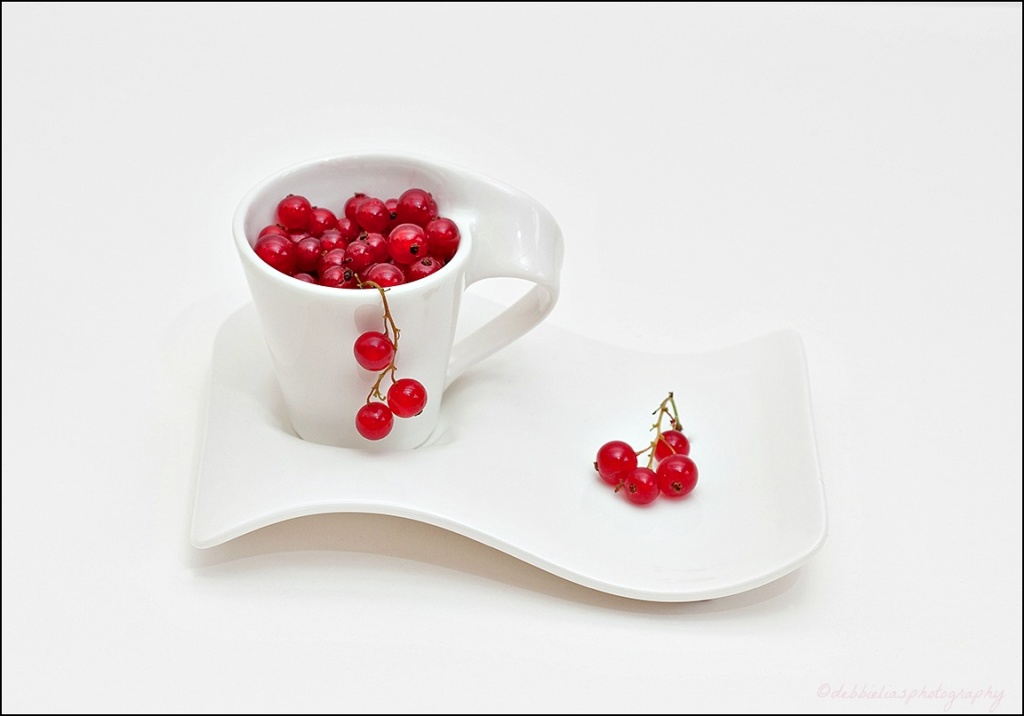 21.7.12 Redcurrants by stoat