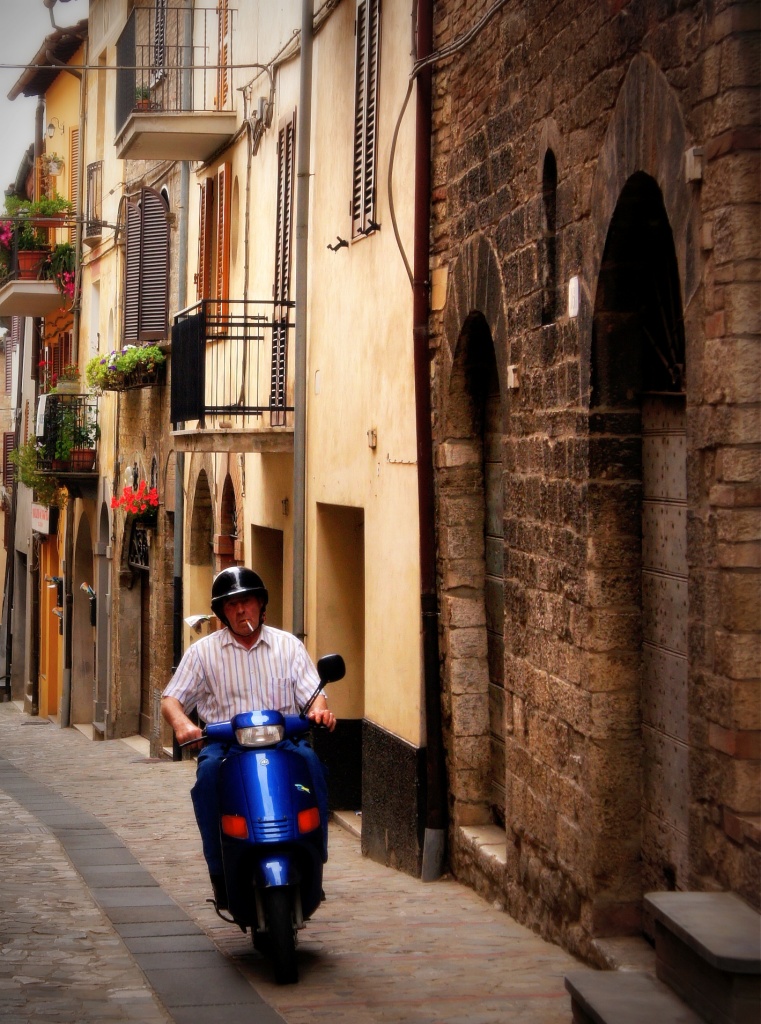 Italy Day 8: Todi scooter by boxplayer