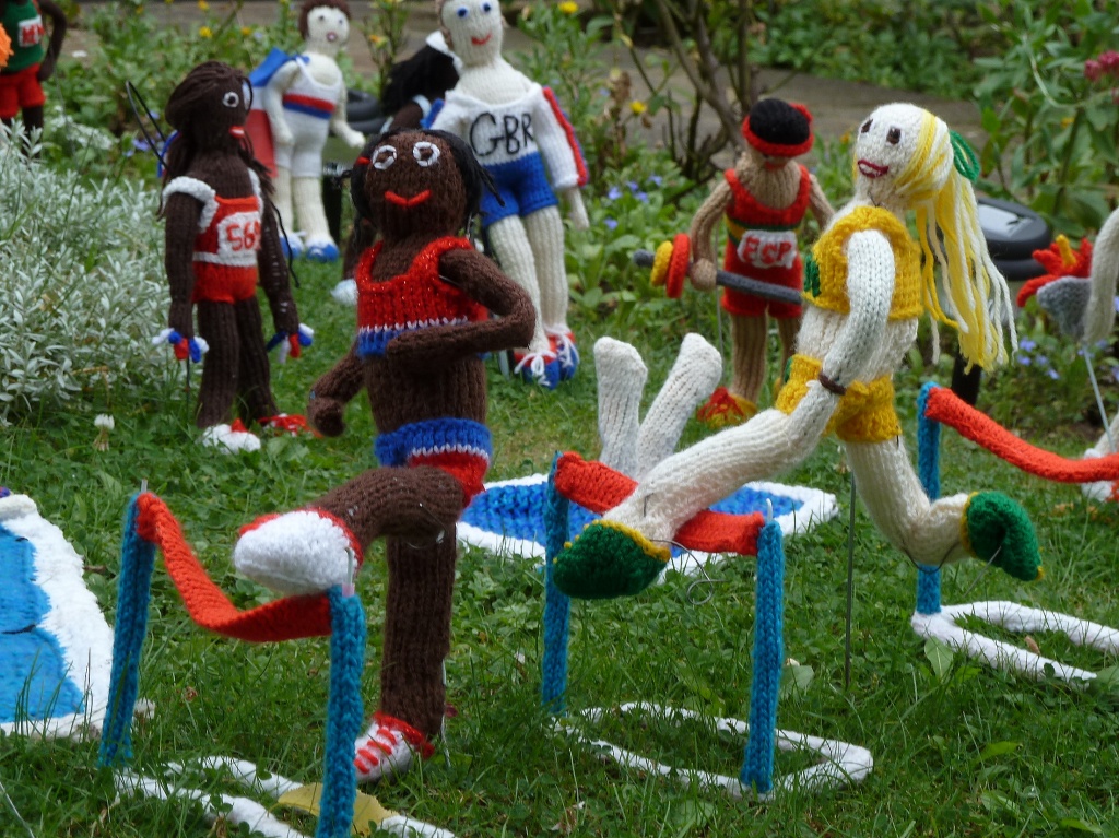 Knitted hurdlers by boxplayer