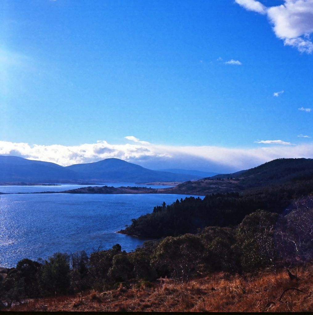 Lake Jindabyne by peterdegraaff