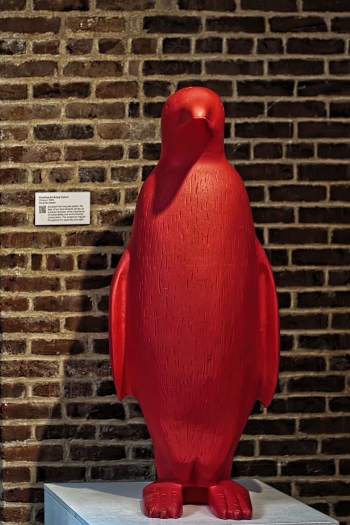 Red Penguin by lstasel