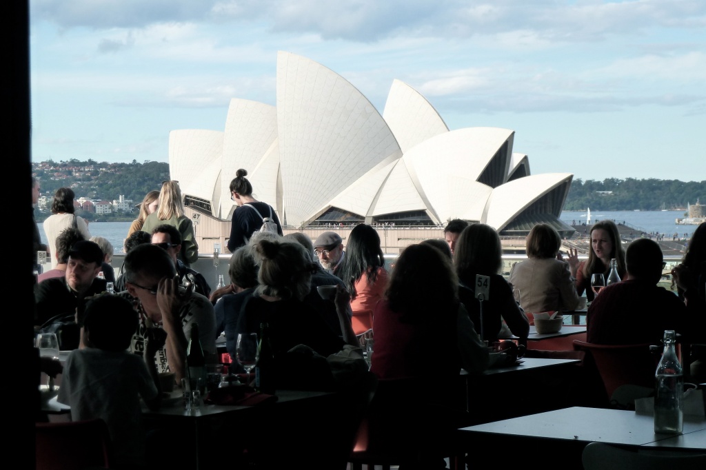 Sydney Opera House by kjarn