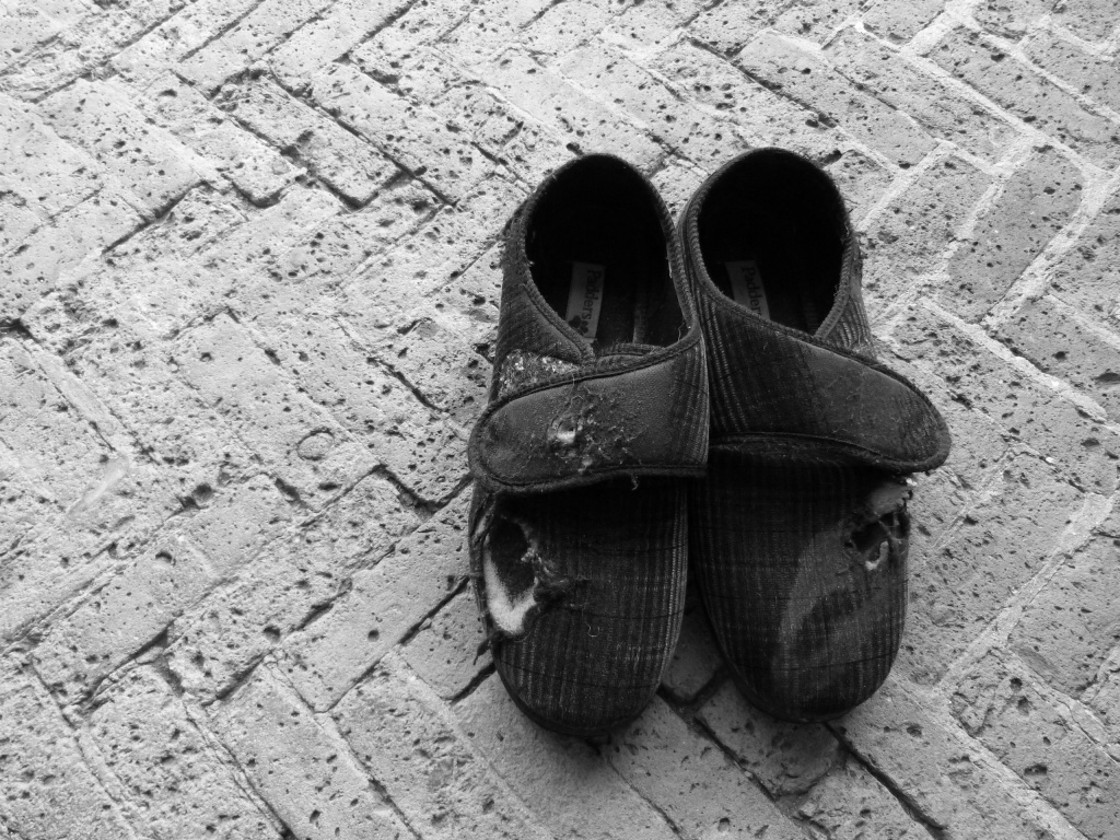 Empty Shoes by calx