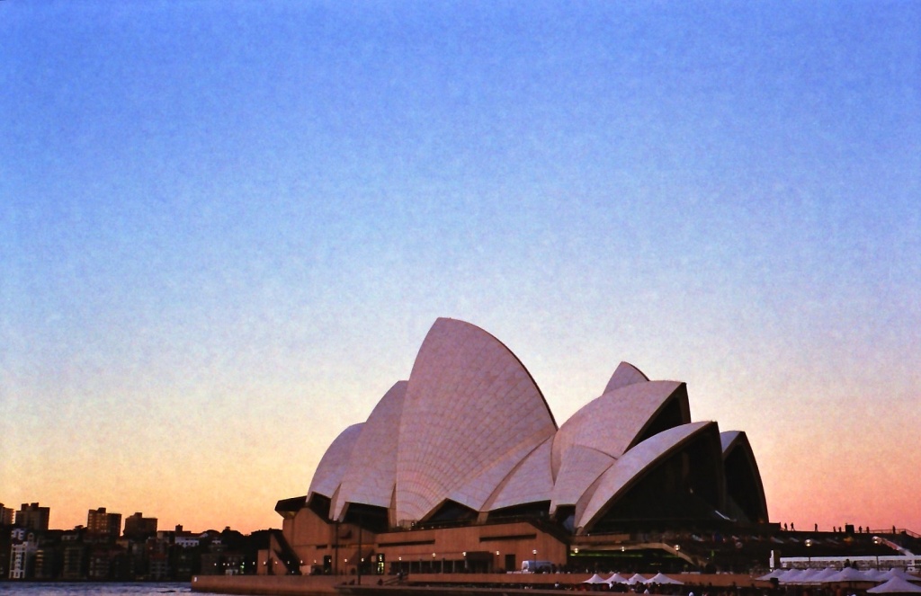 Opera House by peterdegraaff