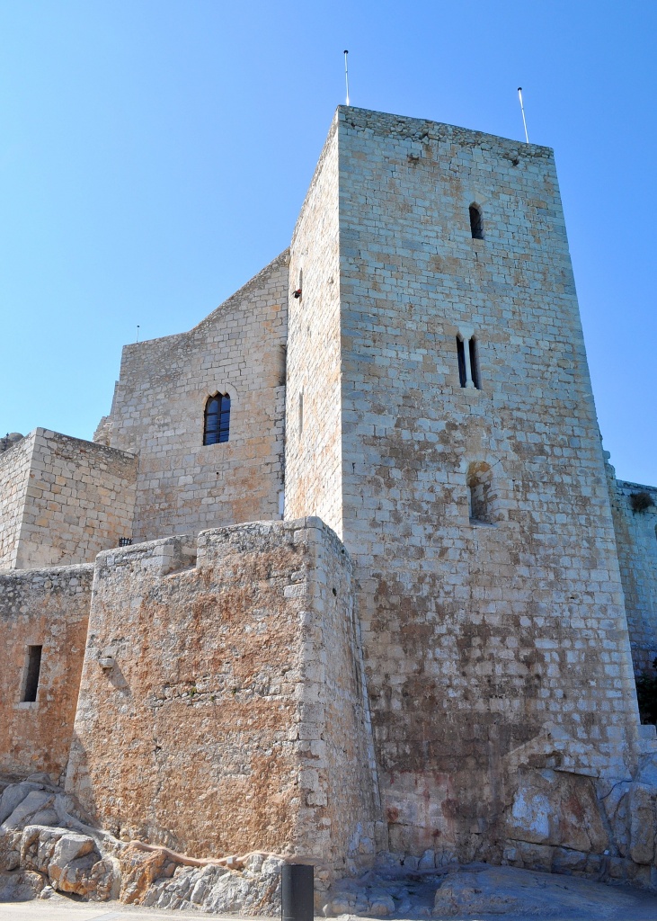 Peñiscola castle... by philbacon