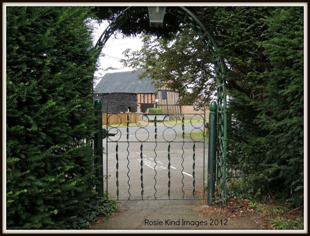 Through the gate by rosiekind