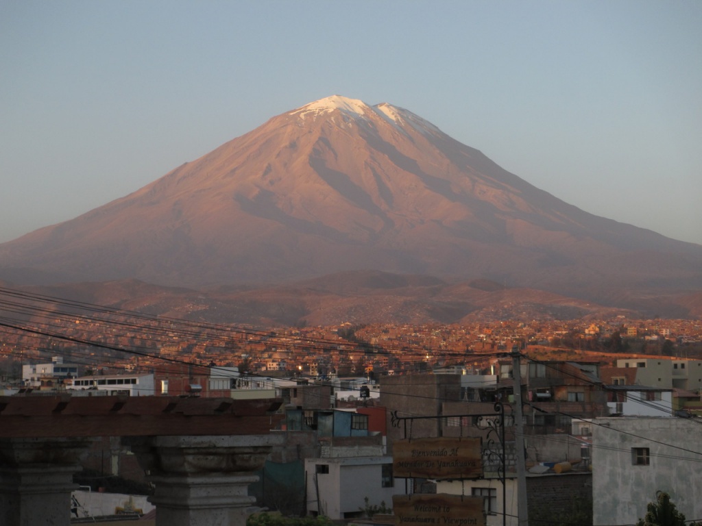 Volcán Misti, desde el mirador de Yanahuara by estelajimenez