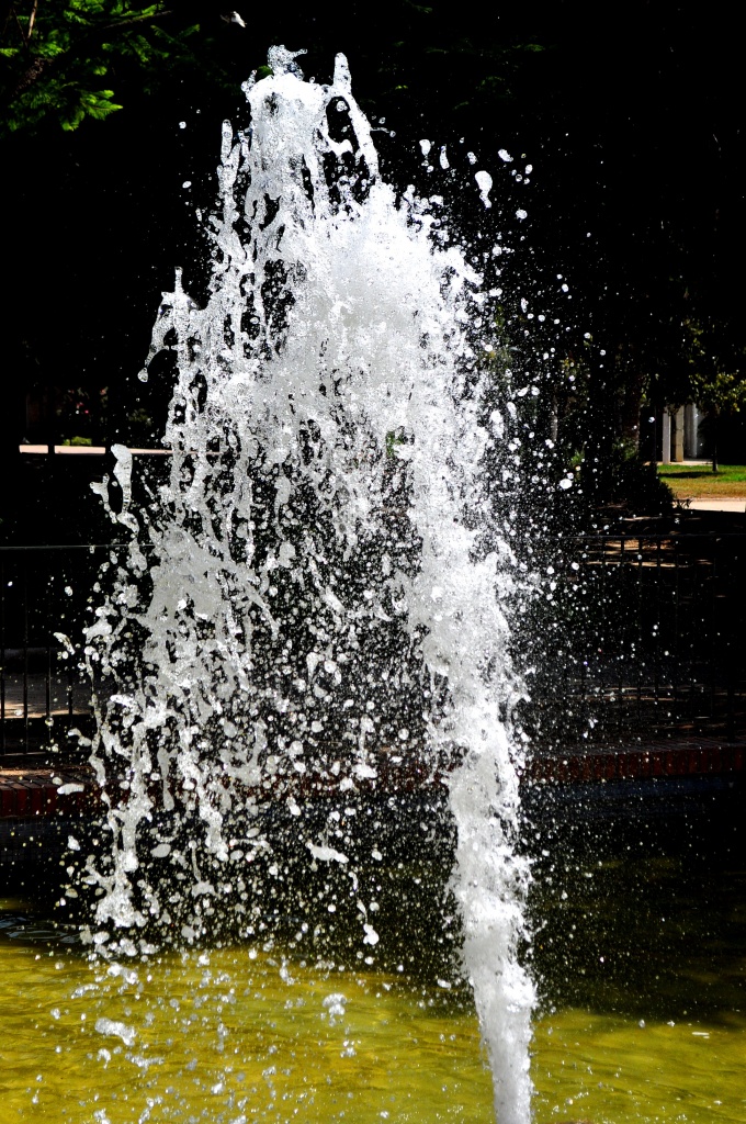 Fountain  by philbacon