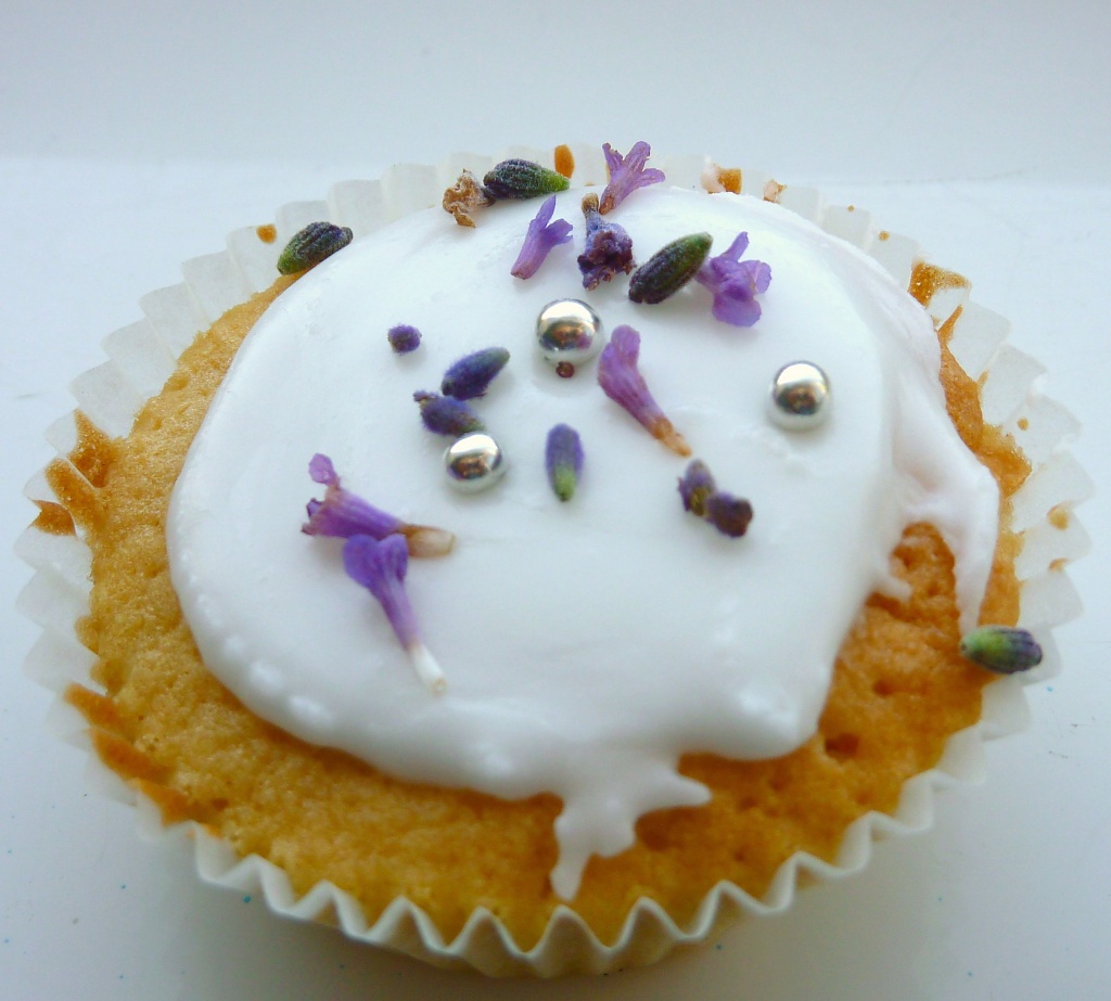Lavender Fairy Cakes by helenmoss
