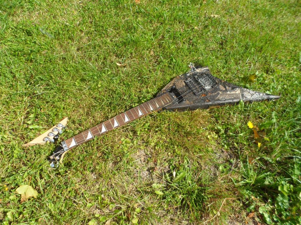 Burnt guitar by tiss