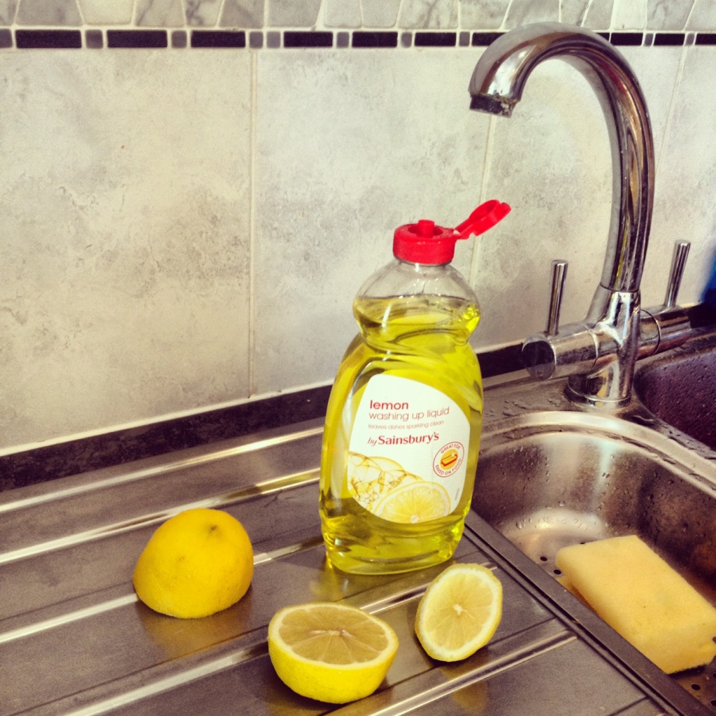 Lemon washing up liquid by manek43509