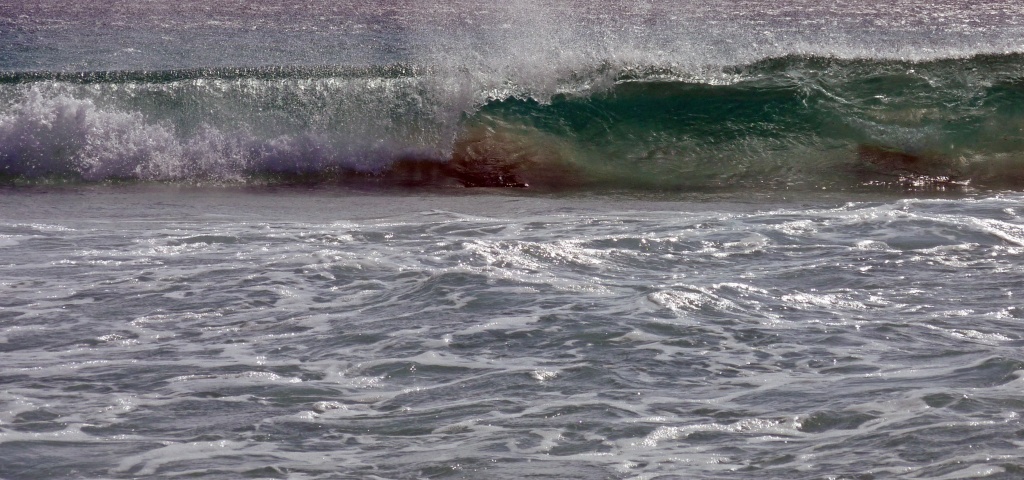Wave, foam, spray ! by phil_howcroft