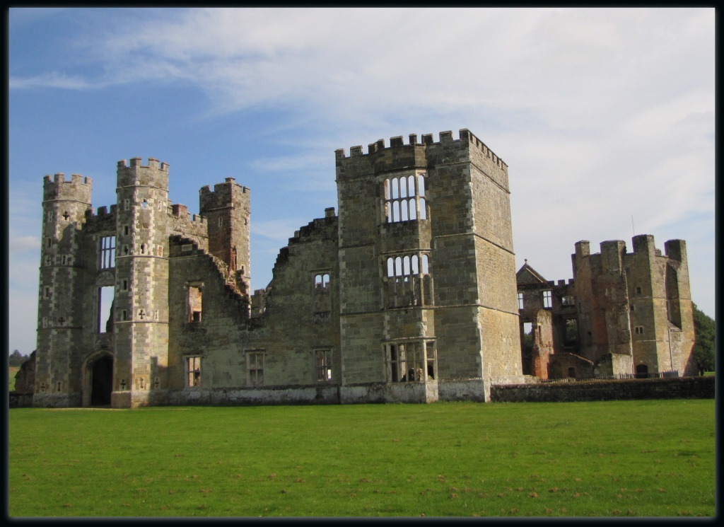 The ruined house at Cowdray Park by busylady
