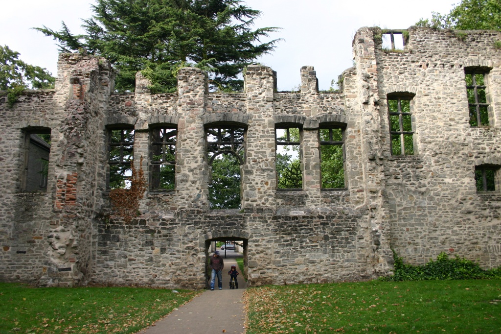 Remains of Cavendish House, Abbey Park, Leicester by shepherdman