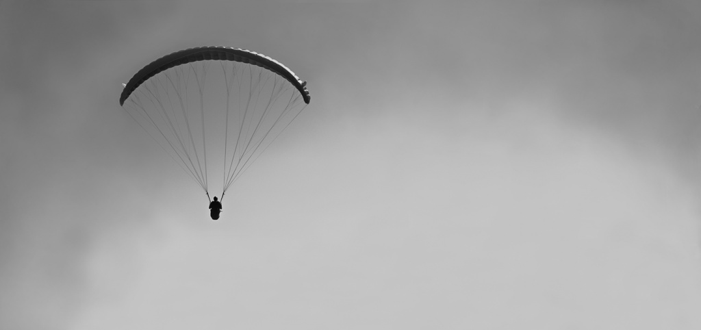 Paraglider - Black & White by netkonnexion