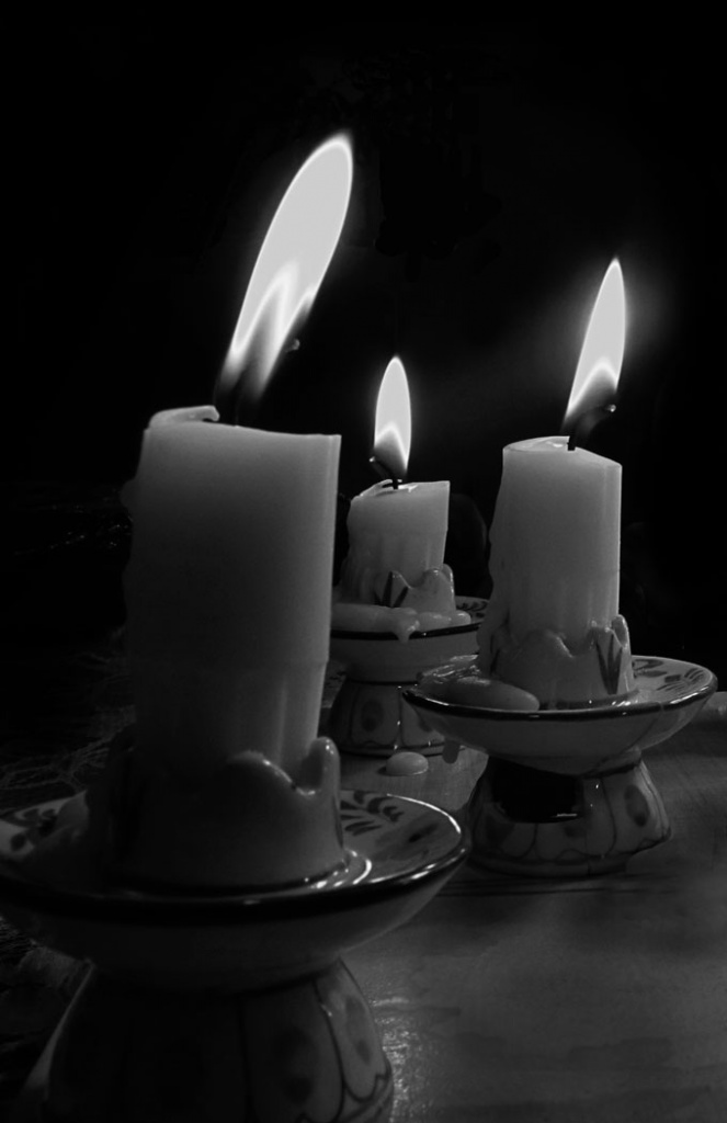Moody Candles by netkonnexion