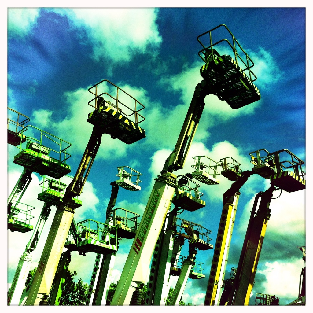 The invasion of the lift cranes by mastermek