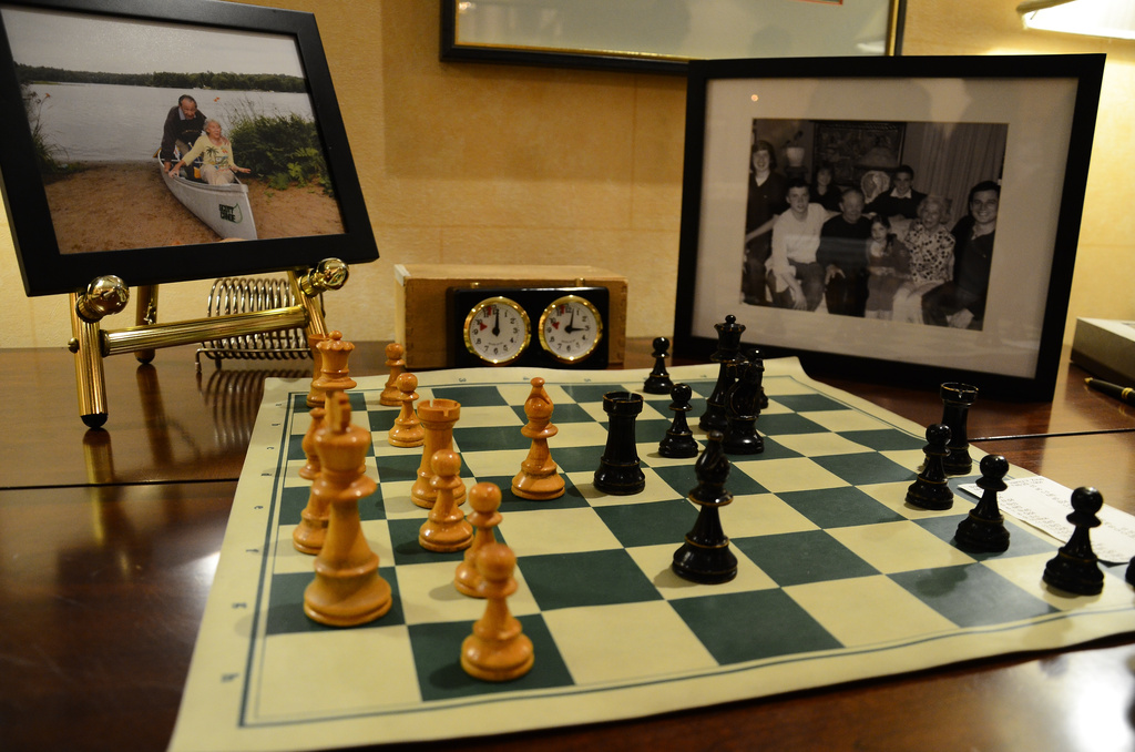 Henry Zizys beats Bobby Fischer  by dora