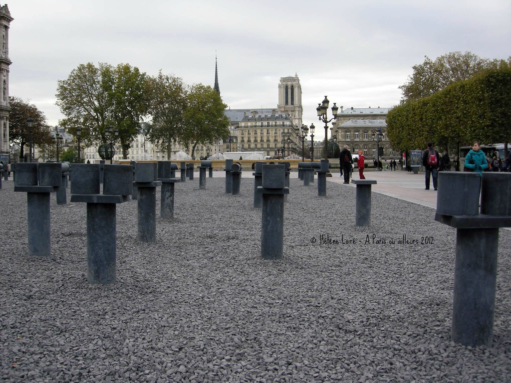 Kirili installation in front of the City Hall, facing Notre Dame by parisouailleurs