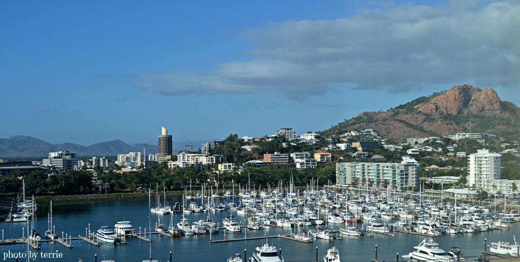 Townsville Harbour by teodw