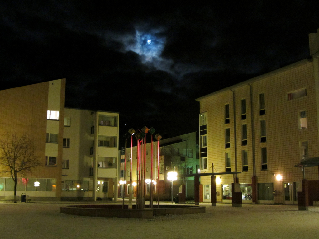 Sampolanaukio Square by night by annelis