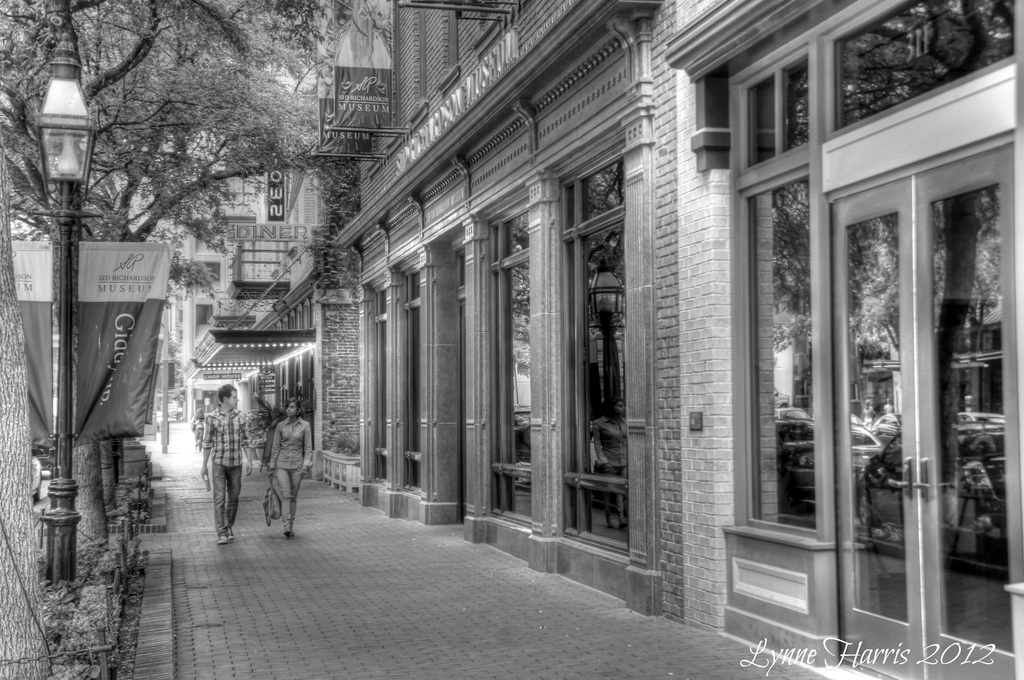 Quiet Afternoon Downtown by lynne5477