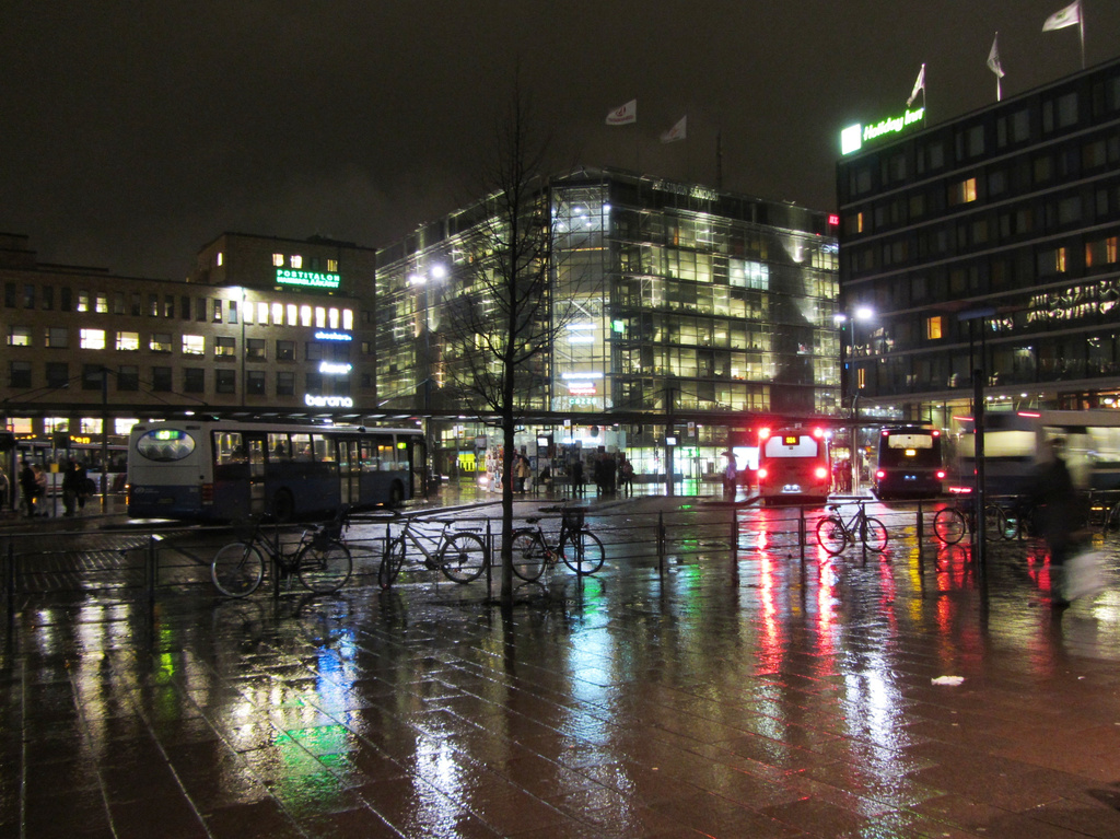 Rainy night in Helsinki by annelis